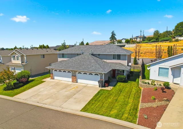 Photo 3 of Single family home for sale at 4209 Nola Loop Rd, Yakima, WA 98901 | MLS# NWM2575104 | Listing updated on 2026-10-26