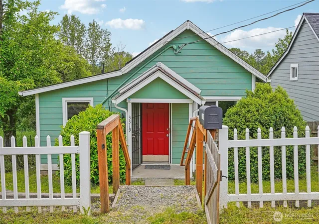 Photo 1 of Sale Pending at 3319 E Grandview Ave, Tacoma, WA 98404 | MLS# NWM2575112 | Listing updated on 2026-09-27