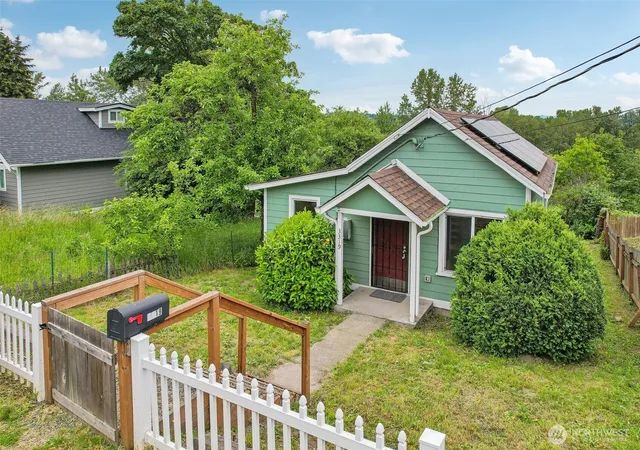 Photo 2 of Sale Pending at 3319 E Grandview Ave, Tacoma, WA 98404 | MLS# NWM2575112 | Listing updated on 2026-09-27