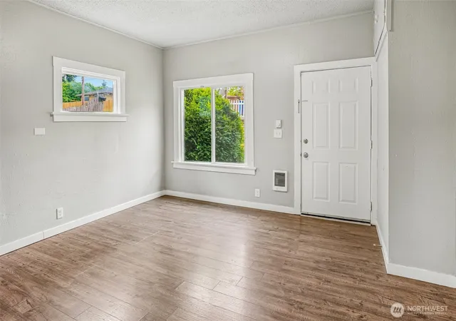 Photo 3 of Sale Pending at 3319 E Grandview Ave, Tacoma, WA 98404 | MLS# NWM2575112 | Listing updated on 2026-09-27