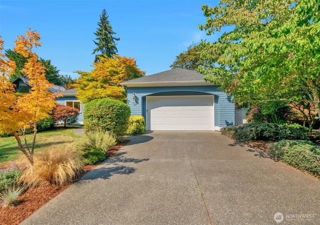 Photo 2 of Single family home for sale at 302 Noblecliff Pl, Langley, WA 98260 | MLS# NWM2575117 | Listing updated on 2026-09-25