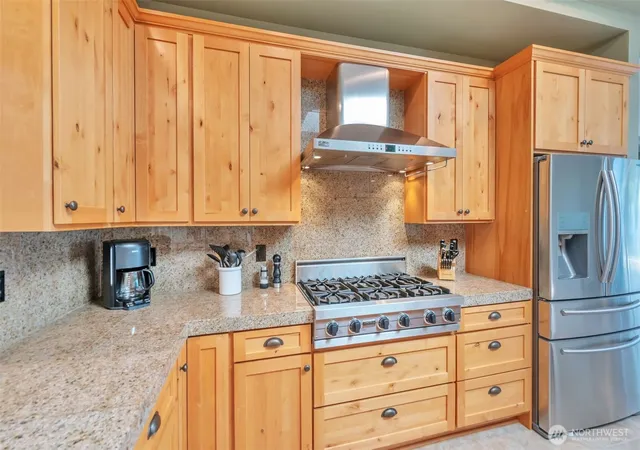 Photo 3 of Single family home for sale at 302 Noblecliff Pl, Langley, WA 98260 | MLS# NWM2575117 | Listing updated on 2026-09-25