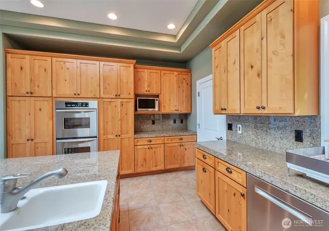 Photo 3 of Single family home for sale at 302 Noblecliff Pl, Langley, WA 98260 | MLS# NWM2575117 | Listing updated on 2026-09-25