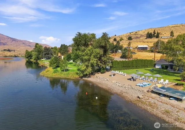 Photo 4 of Single family home for sale at 663 Riverside Dr, Pateros, WA 98846 | MLS# NWM2575119 | Listing updated on 2026-09-25