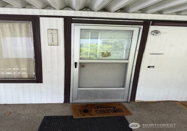Photo 2 of Manufactured home for sale at 5220 176th St Sw #77, Lynnwood, WA 98037 | MLS# NWM2575125 | Listing updated on 2026-09-25