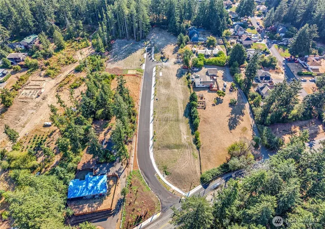Photo 4 of Single family home for sale at 2 Windham Ln, Bremerton, WA 98311 | MLS# NWM2575150 | Listing updated on 2026-09-26