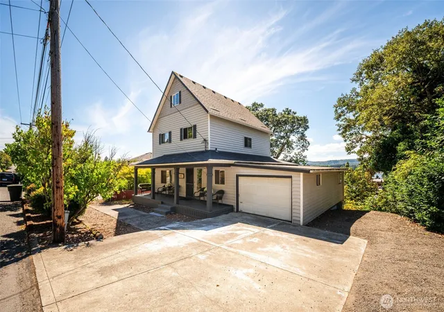 Photo 2 of Single family home for sale at 285 N 2nd St, Kalama, WA 98625 | MLS# NWM2575154 | Listing updated on 2026-09-28