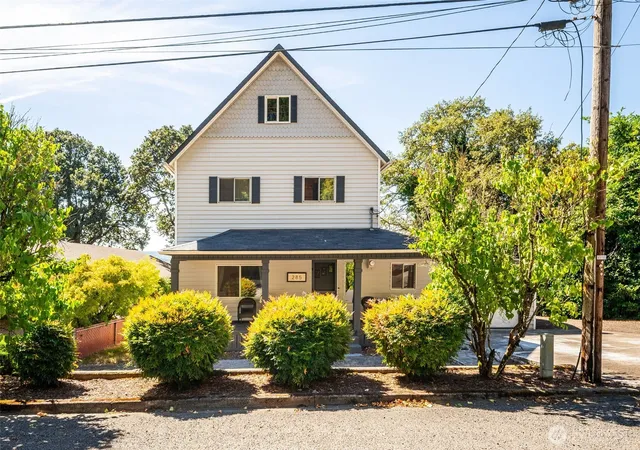 Photo 3 of Single family home for sale at 285 N 2nd St, Kalama, WA 98625 | MLS# NWM2575154 | Listing updated on 2026-09-28
