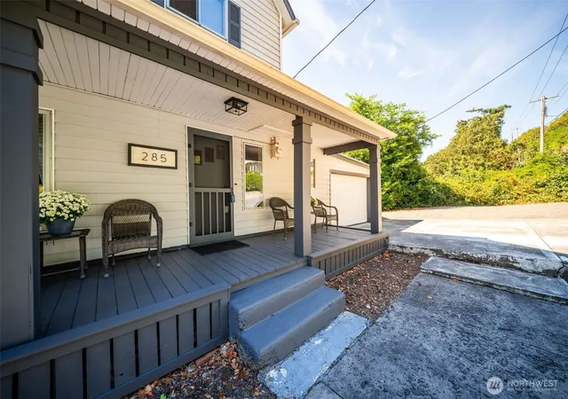 Photo 3 of Single family home for sale at 285 N 2Nd St, Kalama, WA 98625 | MLS# NWM2575154 | Listing updated on 2026-09-28