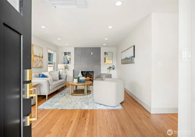 Photo 3 of Condo for sale at 210 N 115Th St, Seattle, WA 98133 | MLS# NWM2575168 | Listing updated on 2026-10-01