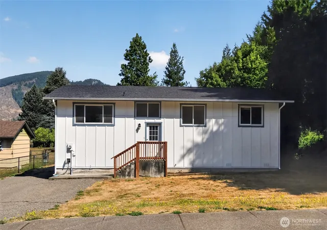 Photo 1 of Single family home for sale at 620 Westlake Ave, Morton, WA 98356 | MLS# NWM2575200 | Listing updated on 2026-09-25