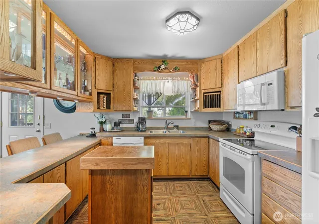 Photo 3 of Sale Pending at 19946 E Desert Aire Dr Sw, Mattawa, WA 99349 | MLS# NWM2575201 | Listing updated on 2026-09-25