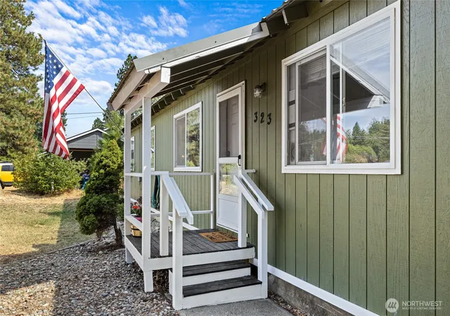 Photo 3 of Single family home for sale at 323 Madison Ave, South Cle Elum, WA 98943 | MLS# NWM2575207 | Listing updated on 2026-09-25