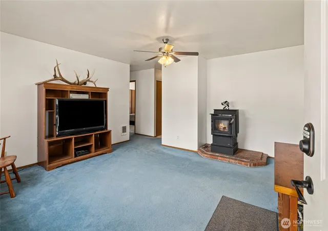 Photo 4 of Single family home for sale at 323 Madison Ave, South Cle Elum, WA 98943 | MLS# NWM2575207 | Listing updated on 2026-09-25
