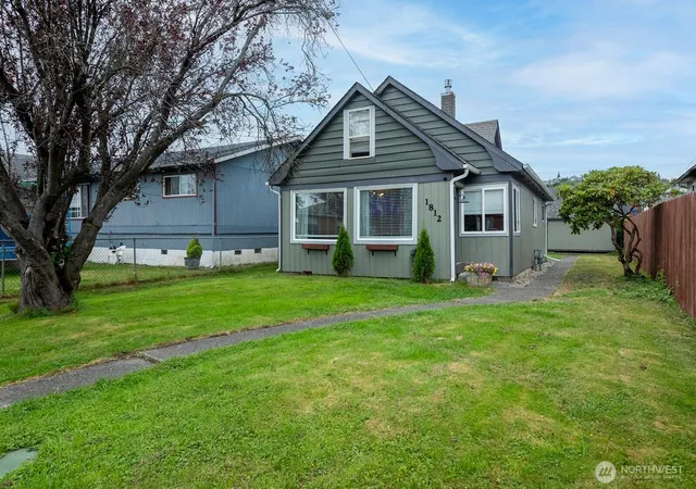 Photo 1 of Single family home for sale at 1812 Bay Ave, Aberdeen, WA 98520 | MLS# NWM2575227 | Listing updated on 2026-09-25
