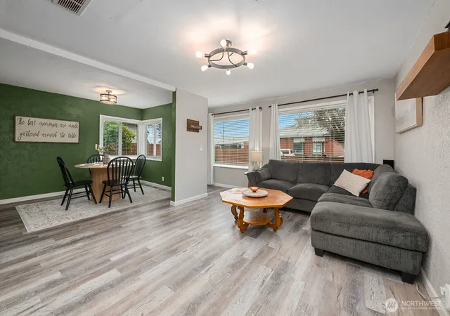 Photo 4 of Single family home for sale at 1812 Bay Ave, Aberdeen, WA 98520 | MLS# NWM2575227 | Listing updated on 2026-09-25