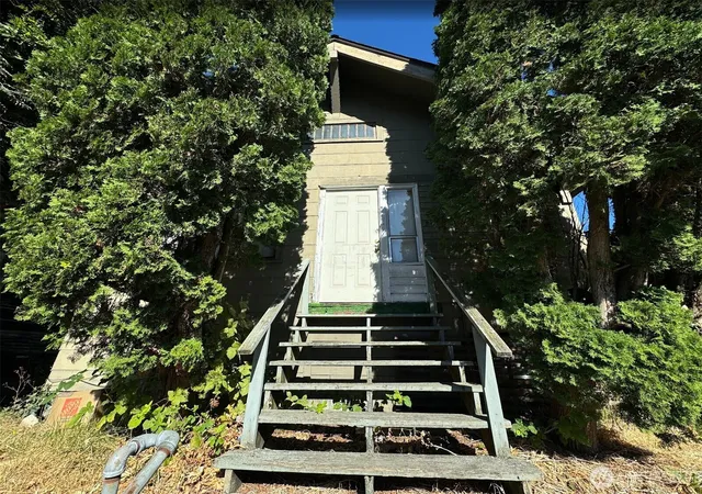 Photo 2 of Single family home for sale at 3428 18th Ave S, Seattle, WA 98144 | MLS# NWM2575228 | Listing updated on 2026-09-29