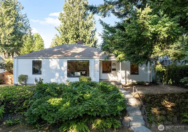 Photo 3 of Single family home for sale at 16025 10th Avenue Ne, Shoreline, WA 98155 | MLS# NWM2575229 | Listing updated on 2026-10-01