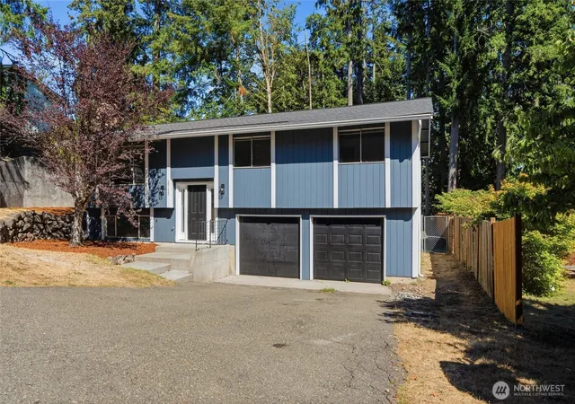Photo 1 of Single family home for sale at 2715 Lodgepole Dr Se, Port Orchard, WA 98366 | MLS# NWM2575236 | Listing updated on 2026-10-08