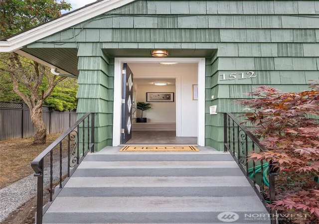 Photo 3 of Single family home for sale at 1512 6th Ave W, Seattle, WA 98119 | MLS# NWM2575249 | Listing updated on 2026-09-30