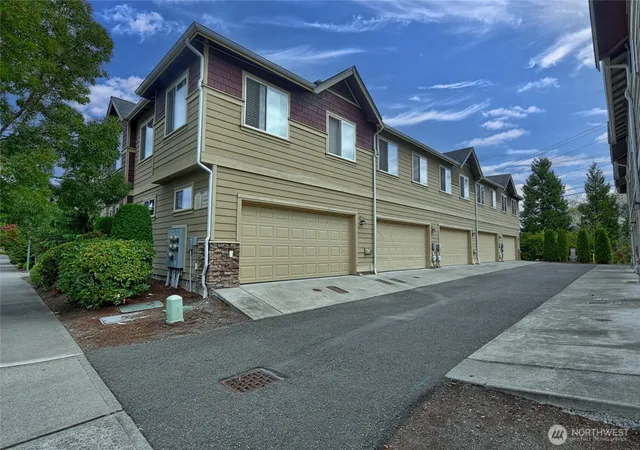 Photo 3 of Townhouse for sale at 14023 34Th Dr Se #B, Mill Creek, WA 98012 | MLS# NWM2575252 | Listing updated on 2026-09-25