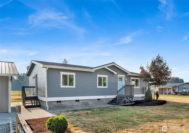 Photo 3 of Manufactured home for sale at 7633 Avery Ln, Custer, WA 98240 | MLS# NWM2575265 | Listing updated on 2026-09-25