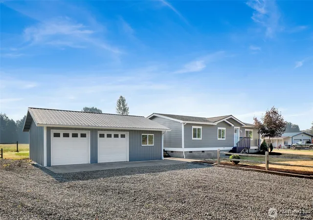 Photo 3 of Manufactured home for sale at 7633 Avery Ln, Custer, WA 98240 | MLS# NWM2575265 | Listing updated on 2026-09-25