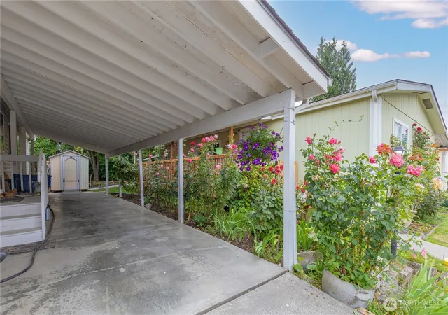 Photo 4 of Manufactured home for sale at 607 Se 37Th St #94, Auburn, WA 98002 | MLS# NWM2575284 | Listing updated on 2026-09-25