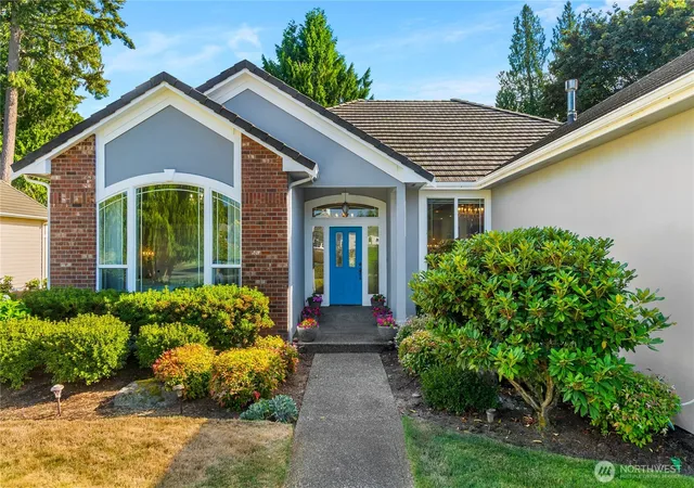 Photo 3 of Single family home for sale at 3847 Prestwick Ln Se, Olympia, WA 98501 | MLS# NWM2575294 | Listing updated on 2026-09-28
