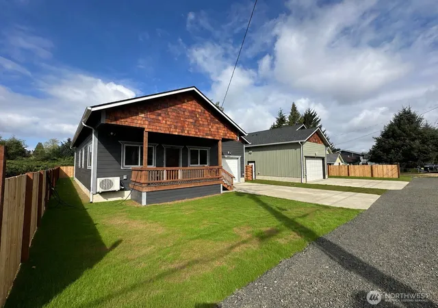 Photo 3 of Sale Pending at 2015 Harding Rd, Aberdeen, WA 98520 | MLS# NWM2575303 | Listing updated on 2026-09-25