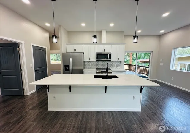 Photo 3 of Single family home for sale at 2013 Harding Rd, Aberdeen, WA 98520 | MLS# NWM2575306 | Listing updated on 2026-09-19