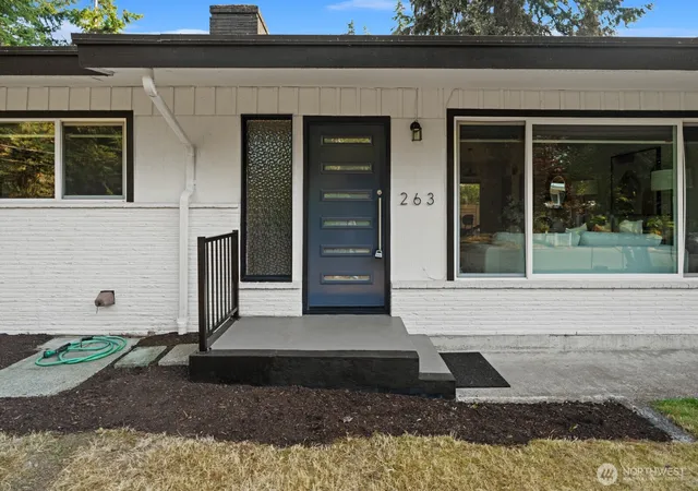 Photo 2 of Single family home for sale at 263 N 171st St, Shoreline, WA 98133 | MLS# NWM2575308 | Listing updated on 2026-09-30