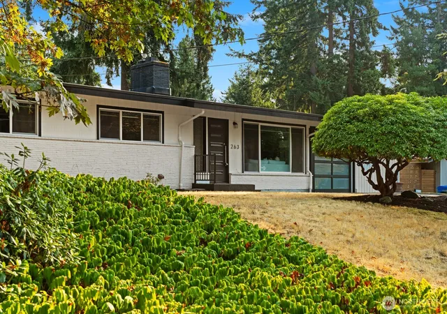 Photo 3 of Single family home for sale at 263 N 171st St, Shoreline, WA 98133 | MLS# NWM2575308 | Listing updated on 2026-09-30