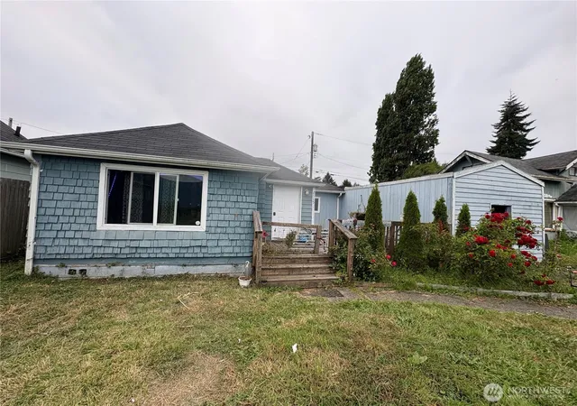 Photo 2 of Single family home for sale at 2615 Bay Ave, Aberdeen, WA 98520 | MLS# NWM2575335 | Listing updated on 2026-09-24
