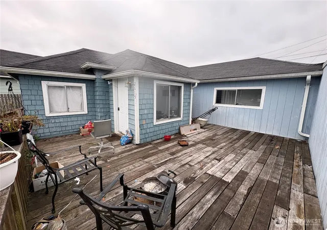 Photo 3 of Single family home for sale at 2615 Bay Ave, Aberdeen, WA 98520 | MLS# NWM2575335 | Listing updated on 2026-09-24