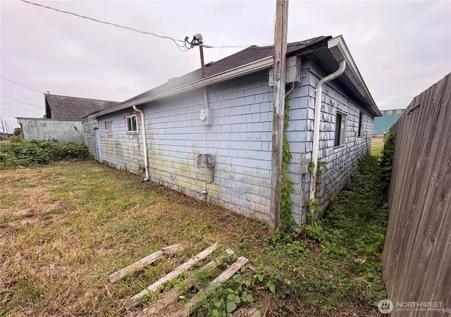 Photo 4 of Single family home for sale at 2615 Bay Ave, Aberdeen, WA 98520 | MLS# NWM2575335 | Listing updated on 2026-09-24