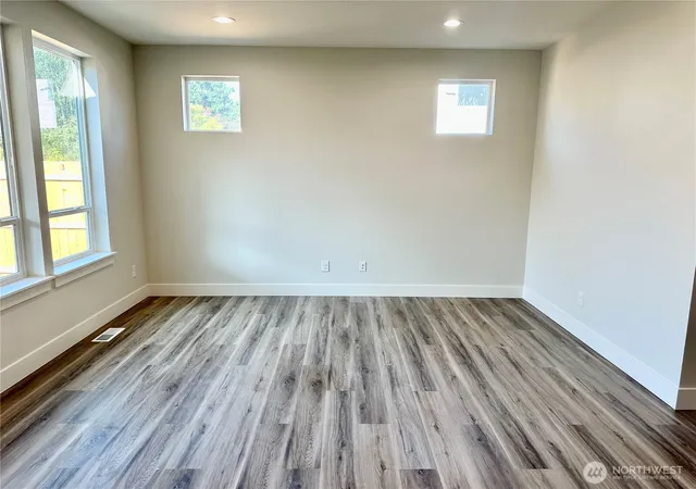 Photo 4 of House for sale at 957 Willow St, Kelso, WA 98626 | MLS# NWM2575339 | Listing updated on 2026-09-29
