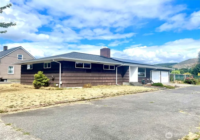 Photo 1 of Single family home for sale at 610 Sw Front Ave, Castle Rock, WA 98611 | MLS# NWM2575353 | Listing updated on 2026-09-25