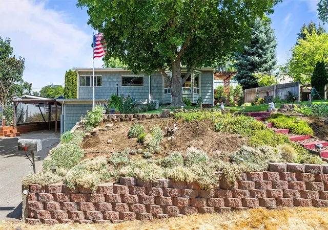 Photo 2 of Single family home for sale at 209 S 7th St, Dayton, WA 99328 | MLS# NWM2575354 | Listing updated on 2026-09-25