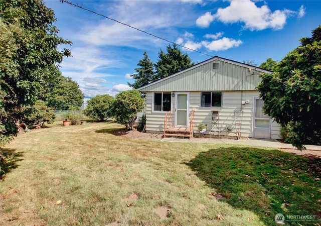 Photo 3 of Single family home for sale at 17483 Peterson Rd, Burlington, WA 98233 | MLS# NWM2575358 | Listing updated on 2026-09-25