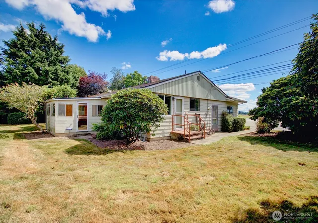 Photo 4 of Single family home for sale at 17483 Peterson Rd, Burlington, WA 98233 | MLS# NWM2575358 | Listing updated on 2026-09-25