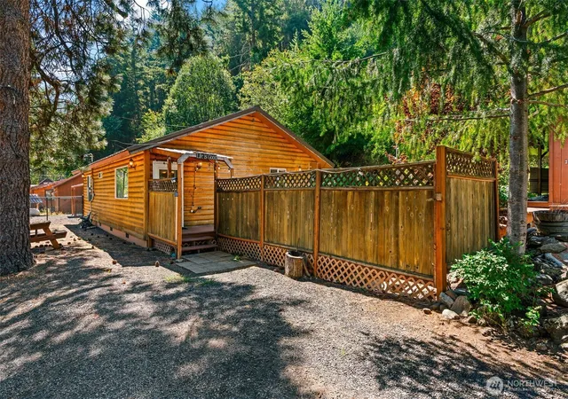 Photo 3 of Single family home for sale at 150 Pine Cliffs Dr, Naches, WA 98937 | MLS# NWM2575390 | Listing updated on 2026-09-29