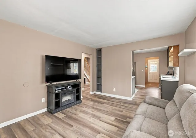 Photo 3 of Single family home for sale at 270 23Rd Ave, Longview, WA 98632 | MLS# NWM2575402 | Listing updated on 2026-10-01
