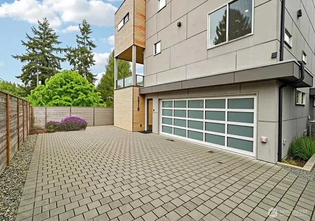 Photo 2 of Sale Pending at 3319 W Elmore St, Seattle, WA 98199 | MLS# NWM2575403 | Listing updated on 2026-09-25