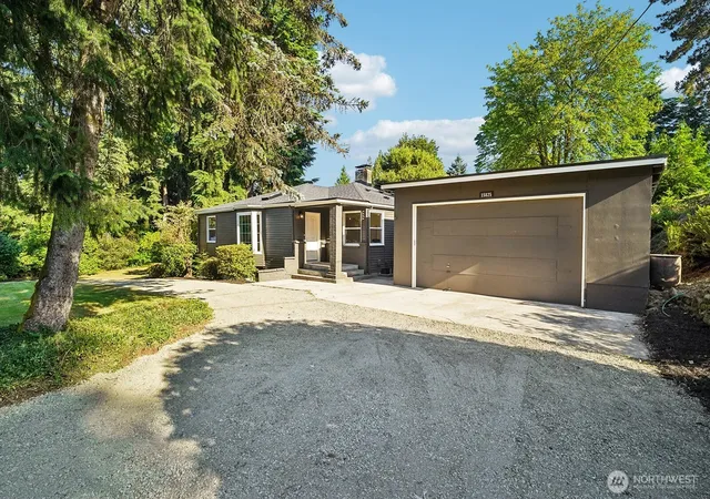Photo 2 of Sale Pending at 15825 Southeast 116th St, Renton, WA 98059 | MLS# NWM2575410 | Listing updated on 2026-10-26