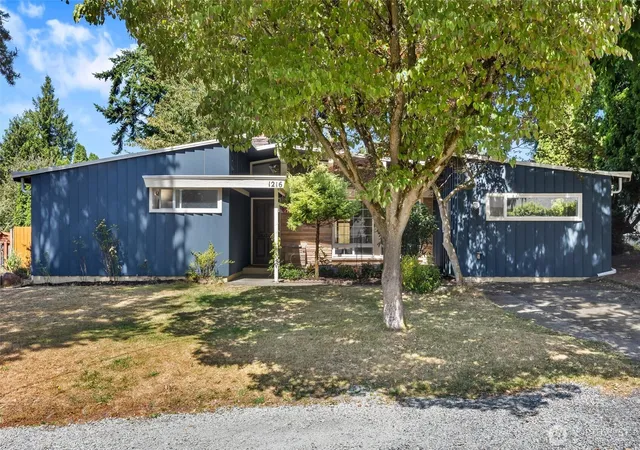 Photo 1 of Single family home for sale at 1216 N 172nd St, Shoreline, WA 98133 | MLS# NWM2575417 | Listing updated on 2026-09-25