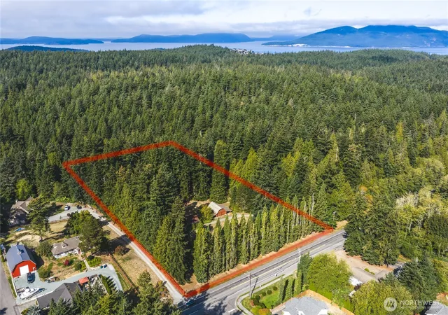 Photo 3 of Single family home for sale at 4116 A Ave, Anacortes, WA 98221 | MLS# NWM2575420 | Listing updated on 2026-09-28