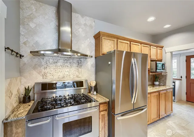 Photo 4 of Single family home for sale at 504 23Rd Ave E, Seattle, WA 98112 | MLS# NWM2575439 | Listing updated on 2026-09-25