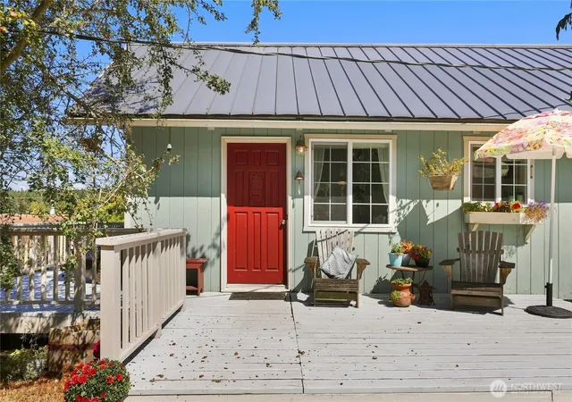 Photo 2 of Single family home for sale at 41 Hemlock Dr, Port Townsend, WA 98368 | MLS# NWM2575445 | Listing updated on 2026-09-29