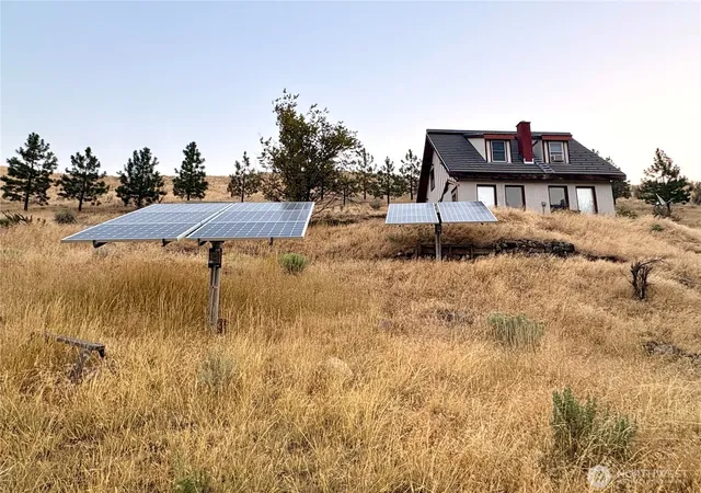 Photo 2 of Single family home for sale at 505 Nw Road 20, Waterville, WA 98858 | MLS# NWM2575448 | Listing updated on 2026-09-29